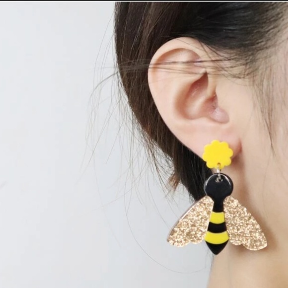 •Bumblebee Glitter Design Drop Earrings• - Picture 3 of 4